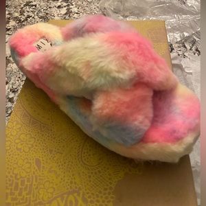 NIB-Mix No. 6 Fuzzy Slippers